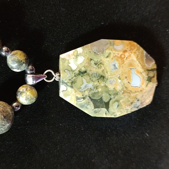 Stone Beaded Necklace & Stone Pendant - Picture 2 of 6